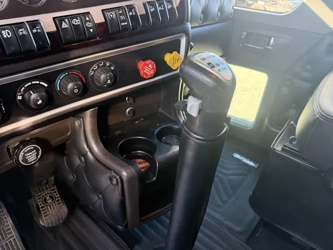 2021 Kenworth W900