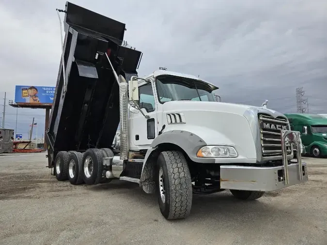 2015 MACK GU813