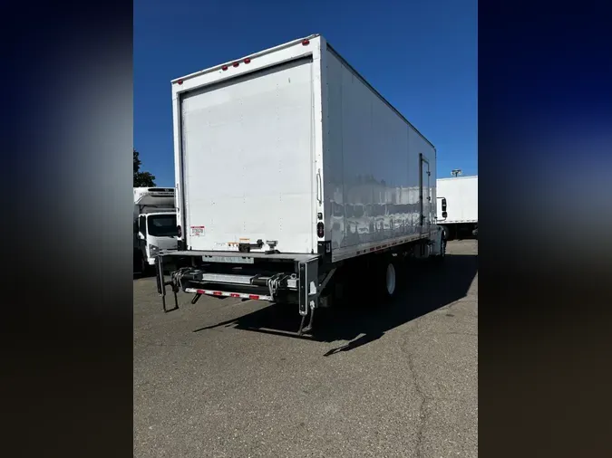 2018 FREIGHTLINER M2 106