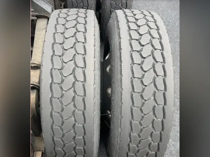 2023 VOLVO VNL64T860