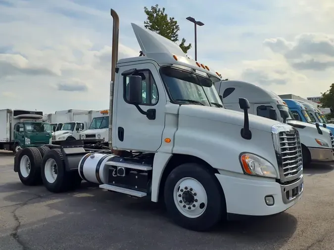 2016 FREIGHTLINER CASCADIA