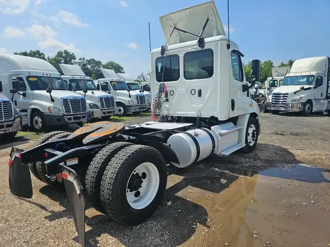 2019 FREIGHTLINER CASCADIA 113
