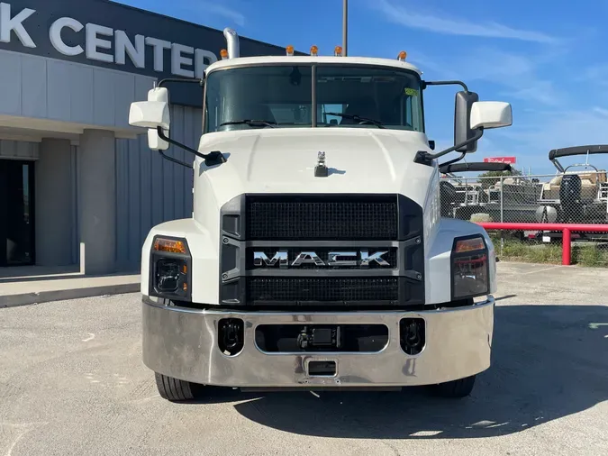 2022 MACK AN64T