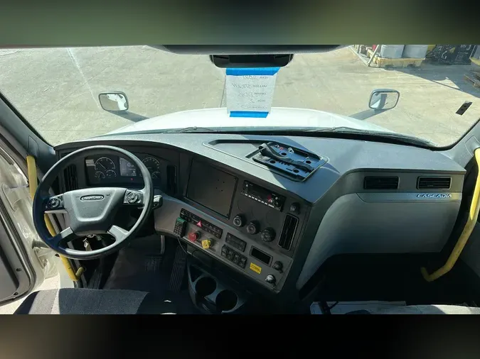 2022 Freightliner Cascadia 126