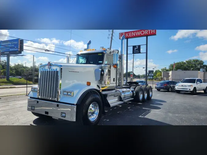 2025 Kenworth W900B