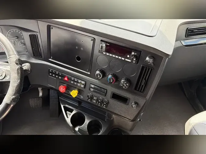 2023 FREIGHTLINER CA126