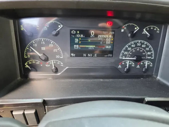 2019 VOLVO VNR64T-640