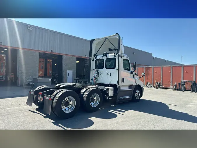 2020 Freightliner Cascadia 126
