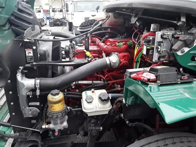 2015 FREIGHTLINER M2 106