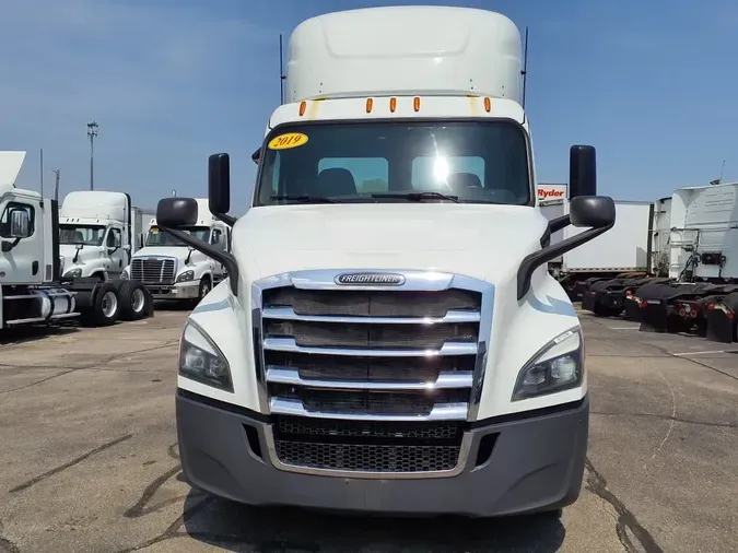 2019 FREIGHTLINER NEW CASCADIA 116