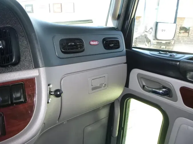 2022 Peterbilt 389