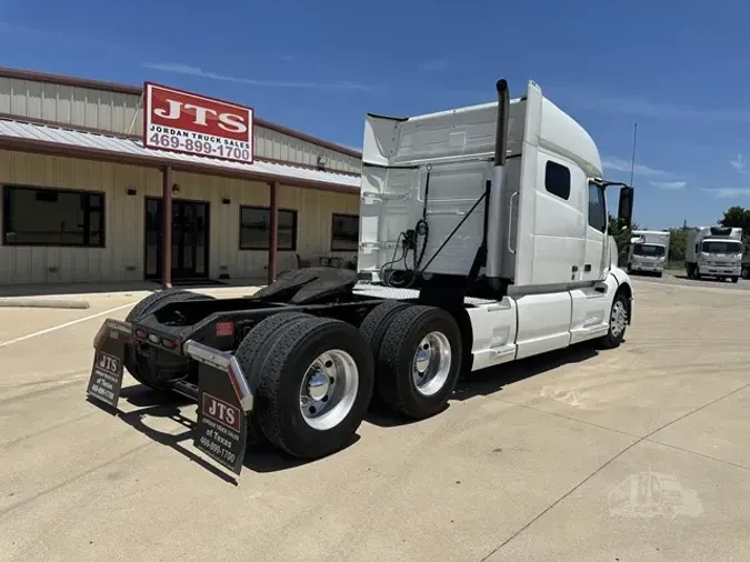 2021 VOLVO VNL64T740