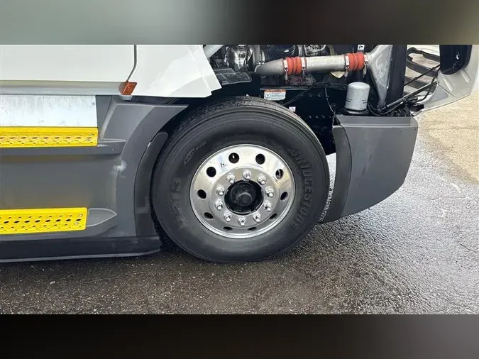 2022 FREIGHTLINER CA126