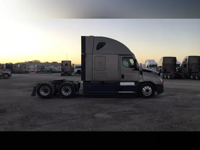 2023 Freightliner Cascadia 126