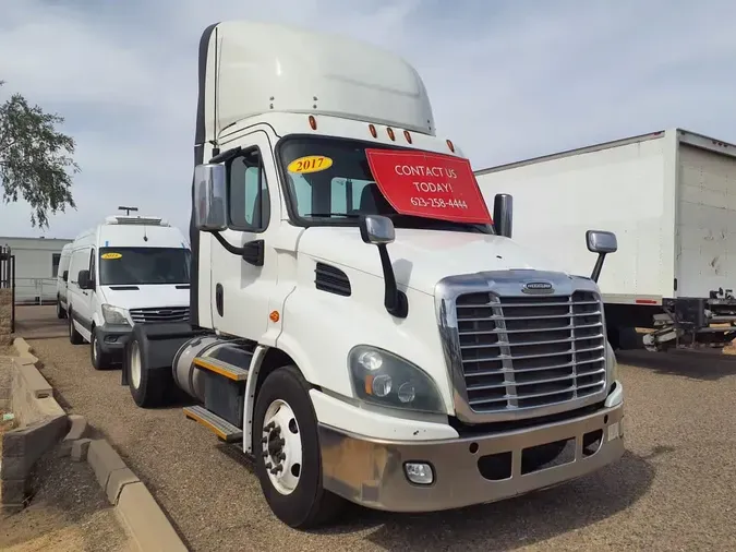 2017 FREIGHTLINER/MERCEDES CASCADIA 113