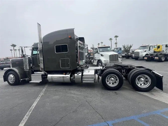 2023 Peterbilt 389