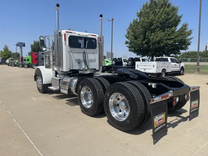 2022 Peterbilt 389