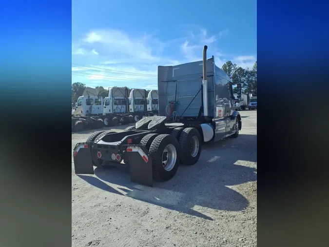 2021 VOLVO VNR64T-640