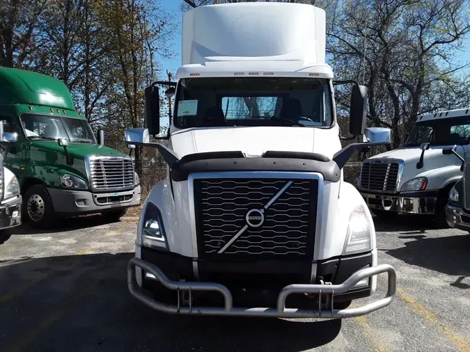 2019 VOLVO VNL64T-300