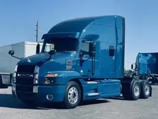 2022 MACK AN64T70