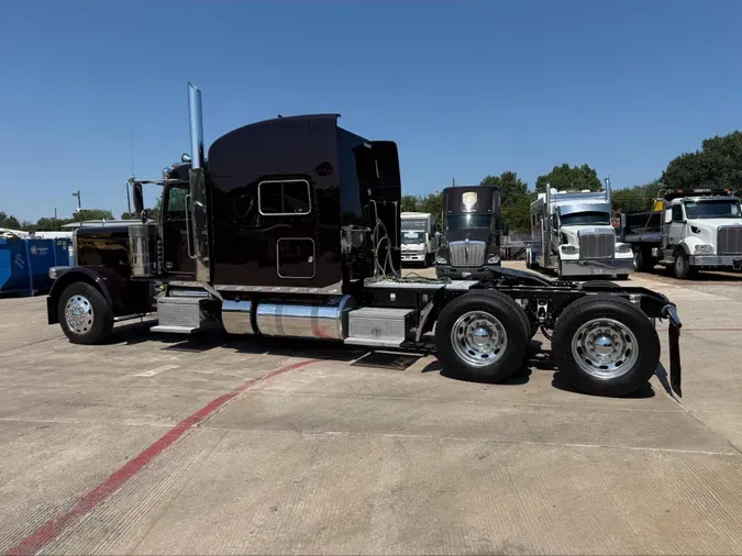 2022 Peterbilt 389