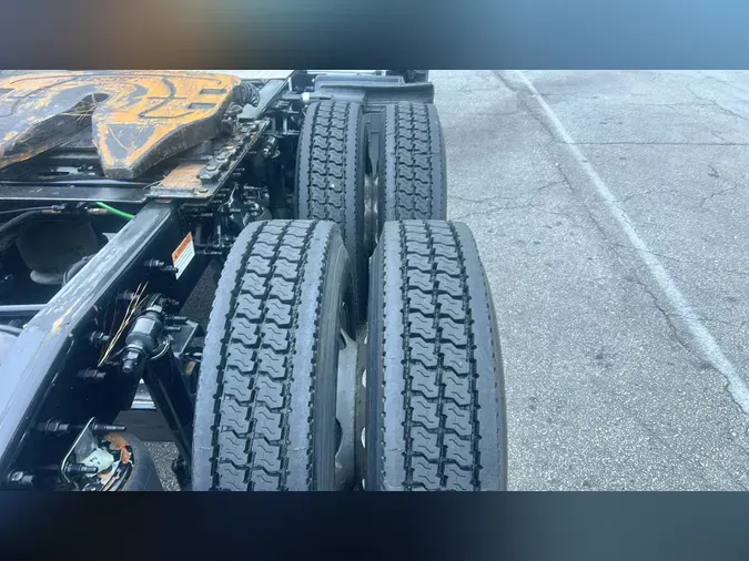 2020 Freightliner Cascadia 126