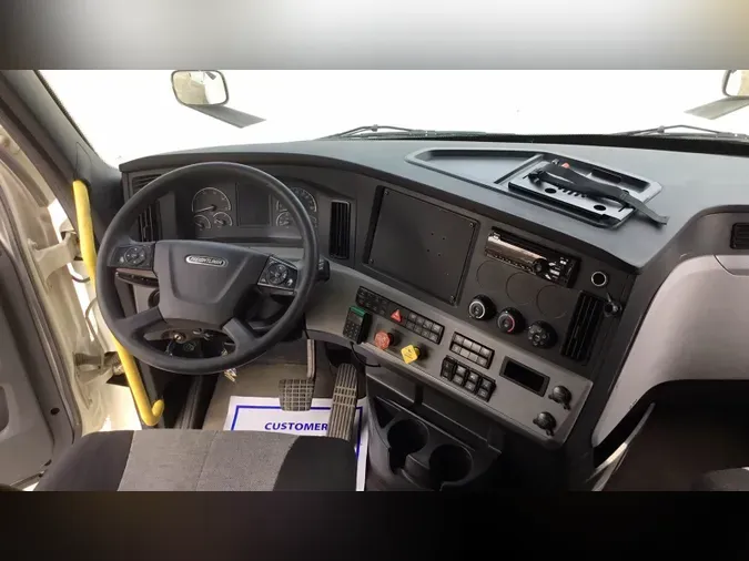 2022 Freightliner Cascadia 126