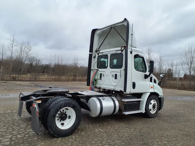 2017 FREIGHTLINER/MERCEDES CASCADIA 113