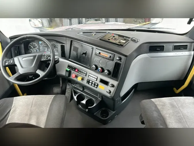 2022 Freightliner Cascadia 126