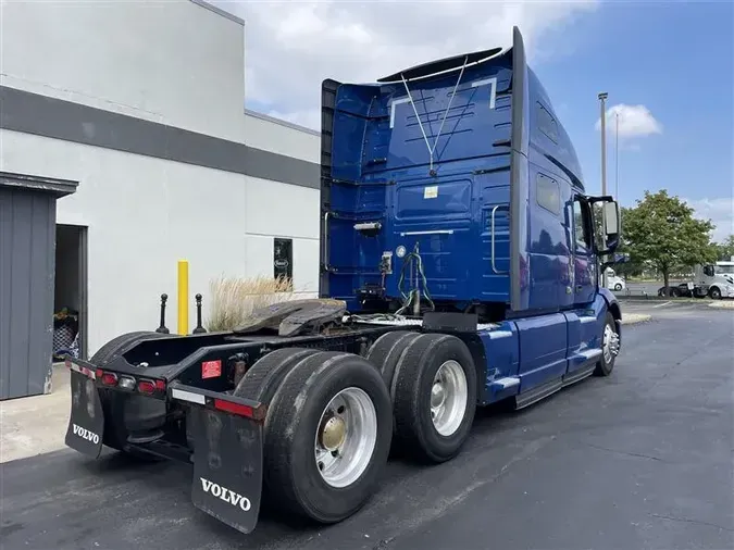 2019 VOLVO VNL760