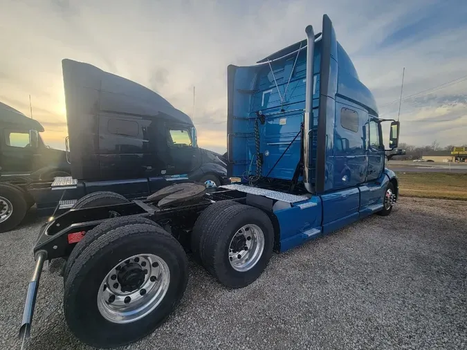 2021 VOLVO VNL64T740