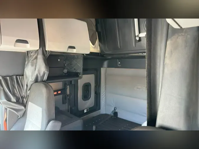 2020 Freightliner Cascadia 126