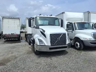2019 VOLVO VNL64T-300