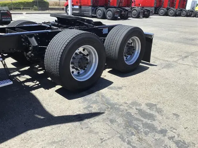 2021 VOLVO VNL640a31acef8d1f0f539258a5ed2f41d9a88