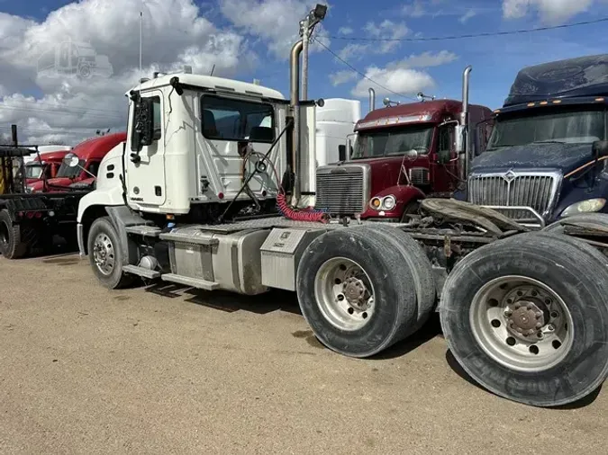 2014 MACK PINNACLE CXU613