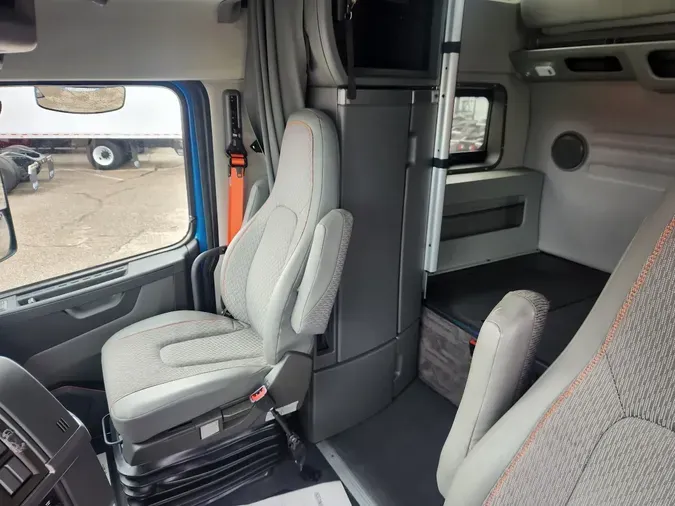 2025 VOLVO VNL64T860a31e312231d98a0ad55fd324335e939e