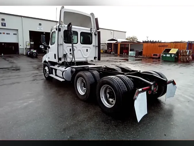 2020 Freightliner Cascadia 126