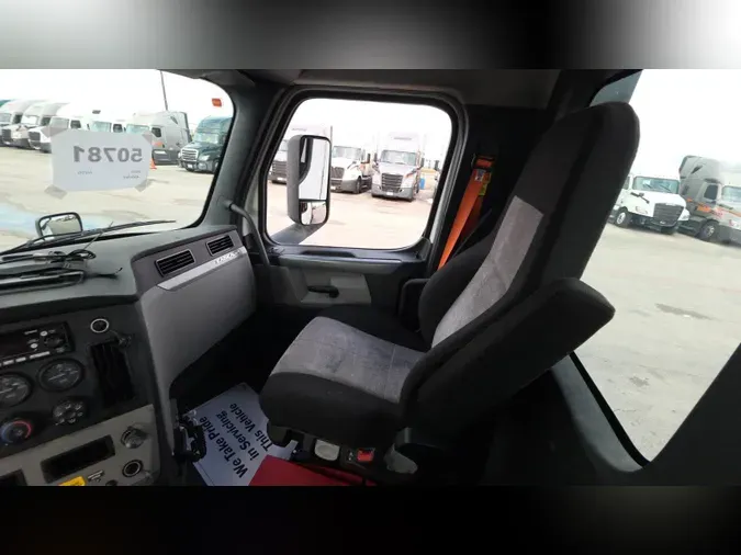 2020 Freightliner Cascadia 126