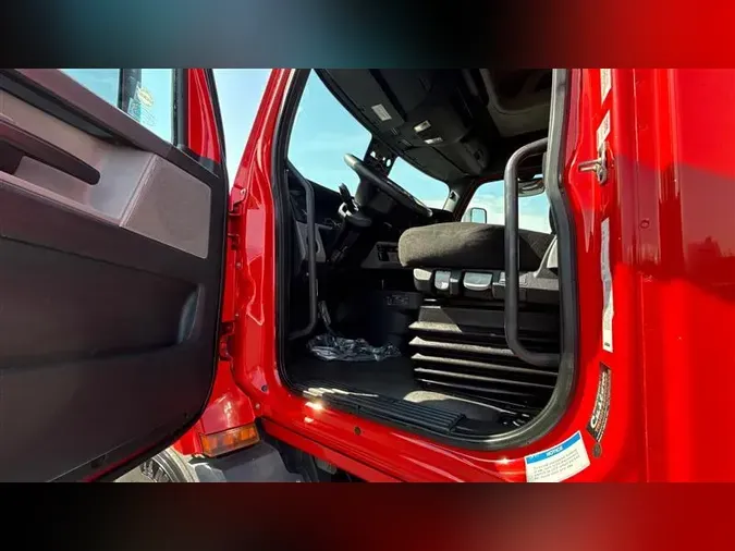 2020 FREIGHTLINER CA116