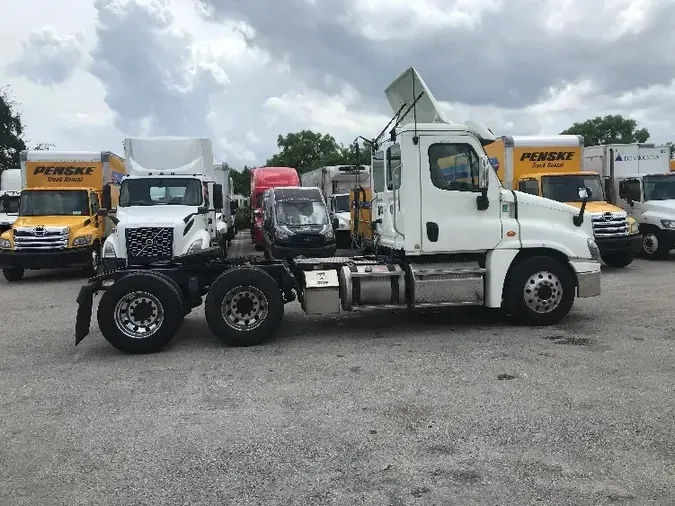 2018 Freightliner X12564ST