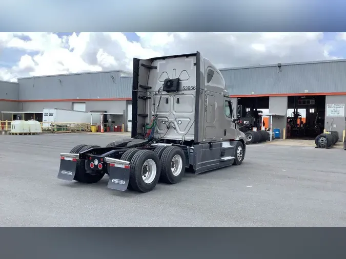 2023 Freightliner Cascadia 126