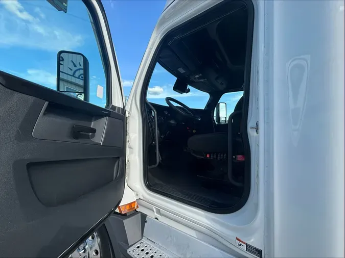 2023 Freightliner Cascadia 126a32abd72fd3ddf3dcdba2ac75e1a148b