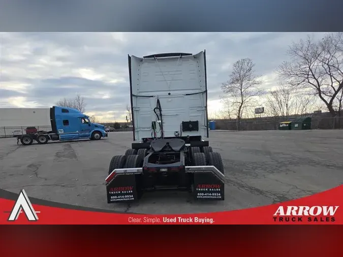 2022 VOLVO VNL64T860