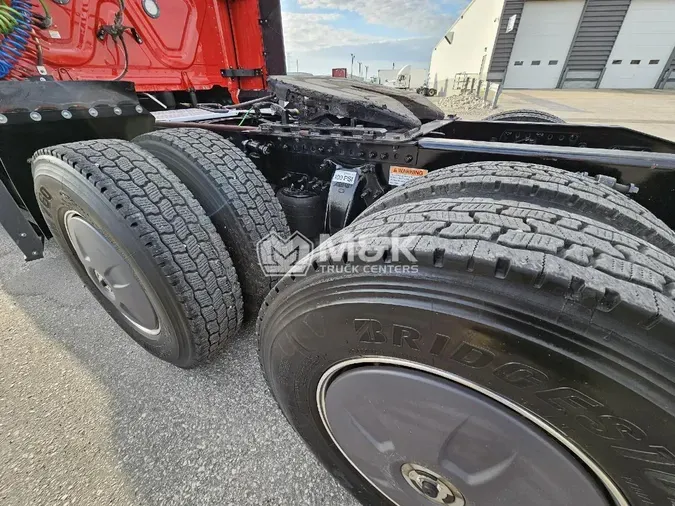 2021 FREIGHTLINER Cascadia 126