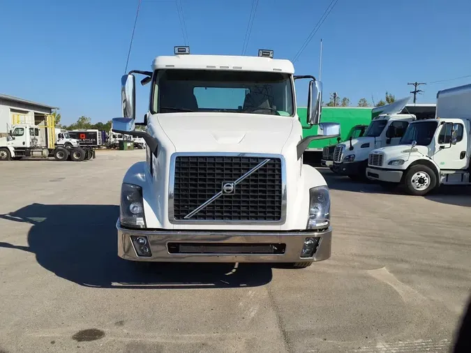 2017 VOLVO VNL64TRACTOR