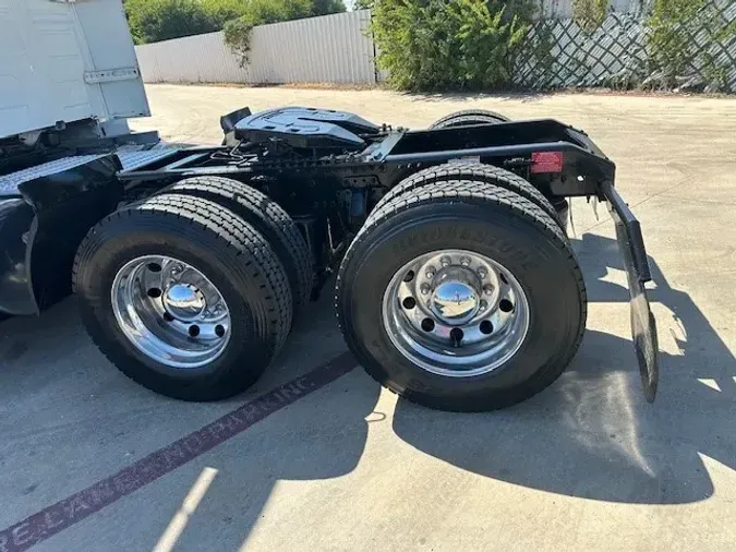 2019 VOLVO VNL64T760