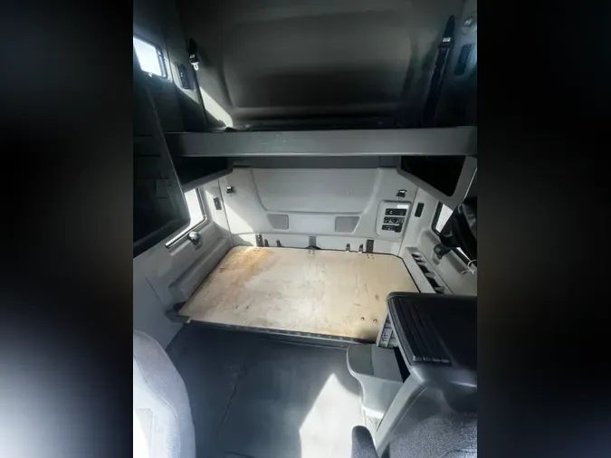 2019 NAVISTAR INTERNATIONAL LT625 SLPR CAB