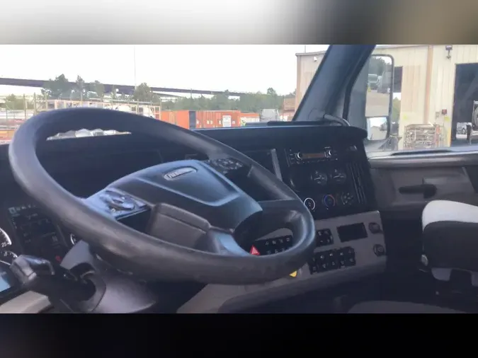 2020 Freightliner Cascadia 126a33c3f24298cdfb2398ed298e631a024