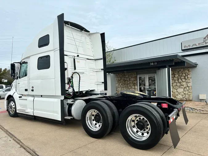 2025 VOLVO VNL64T860