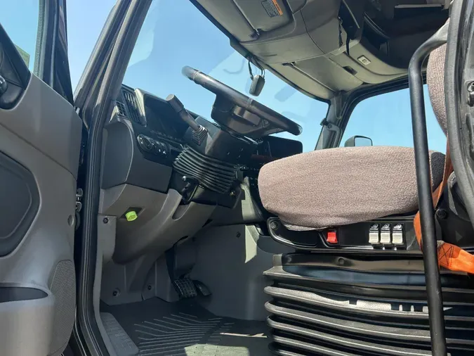 2022 International LT625